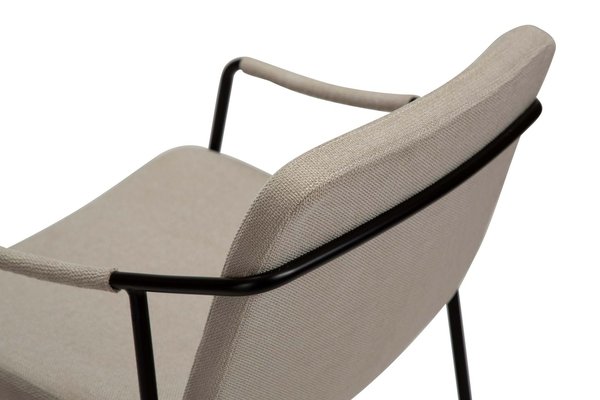 2x Dan Form Armlehnstuhl - BOTO Stoff sandfarben, schwarze Beine