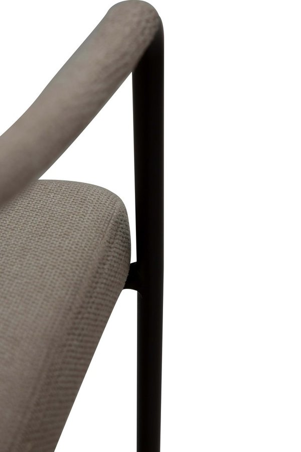 2x Dan Form Armlehnstuhl - BOTO Stoff sandfarben, schwarze Beine